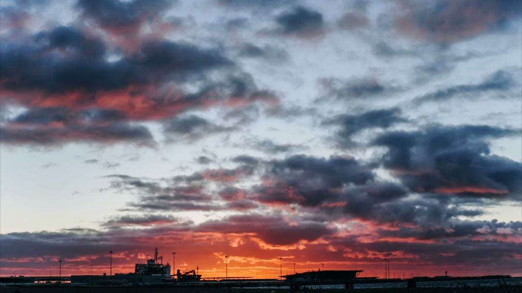 time-lapse-clouds-at-sunset-on-the-sea-city-gulf-2022-08-03-16-18-51-utc
